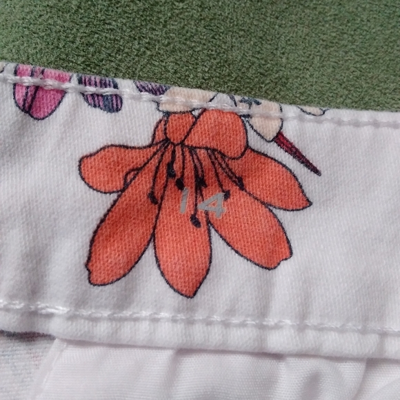 ST John's Bay shorts floral white red orange pink yellow flowers EUC Sz … - Picture 10 of 16